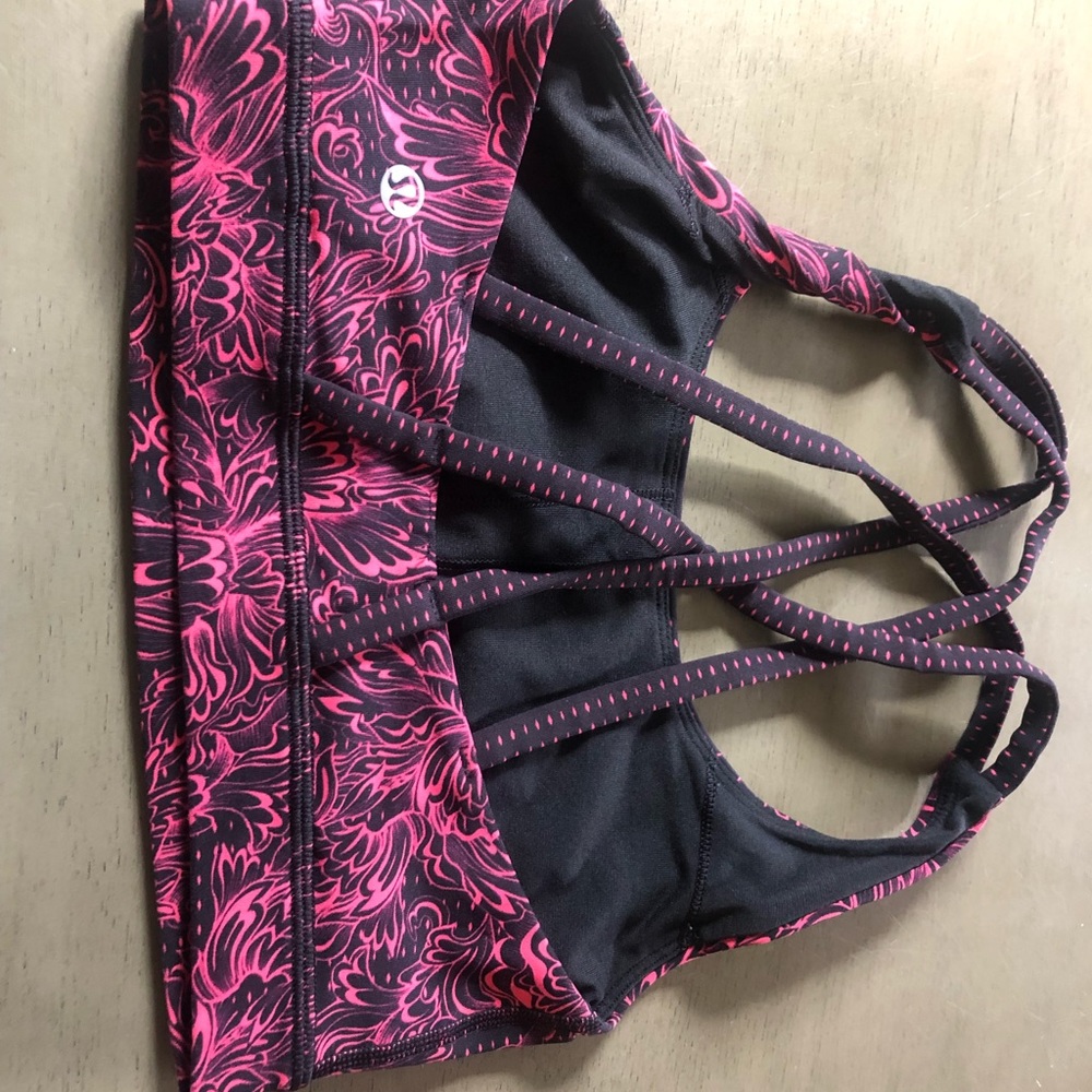 LuluLemon - Sports Bra